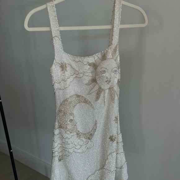 Elegant White Mini Dress - Picture 4 of 7